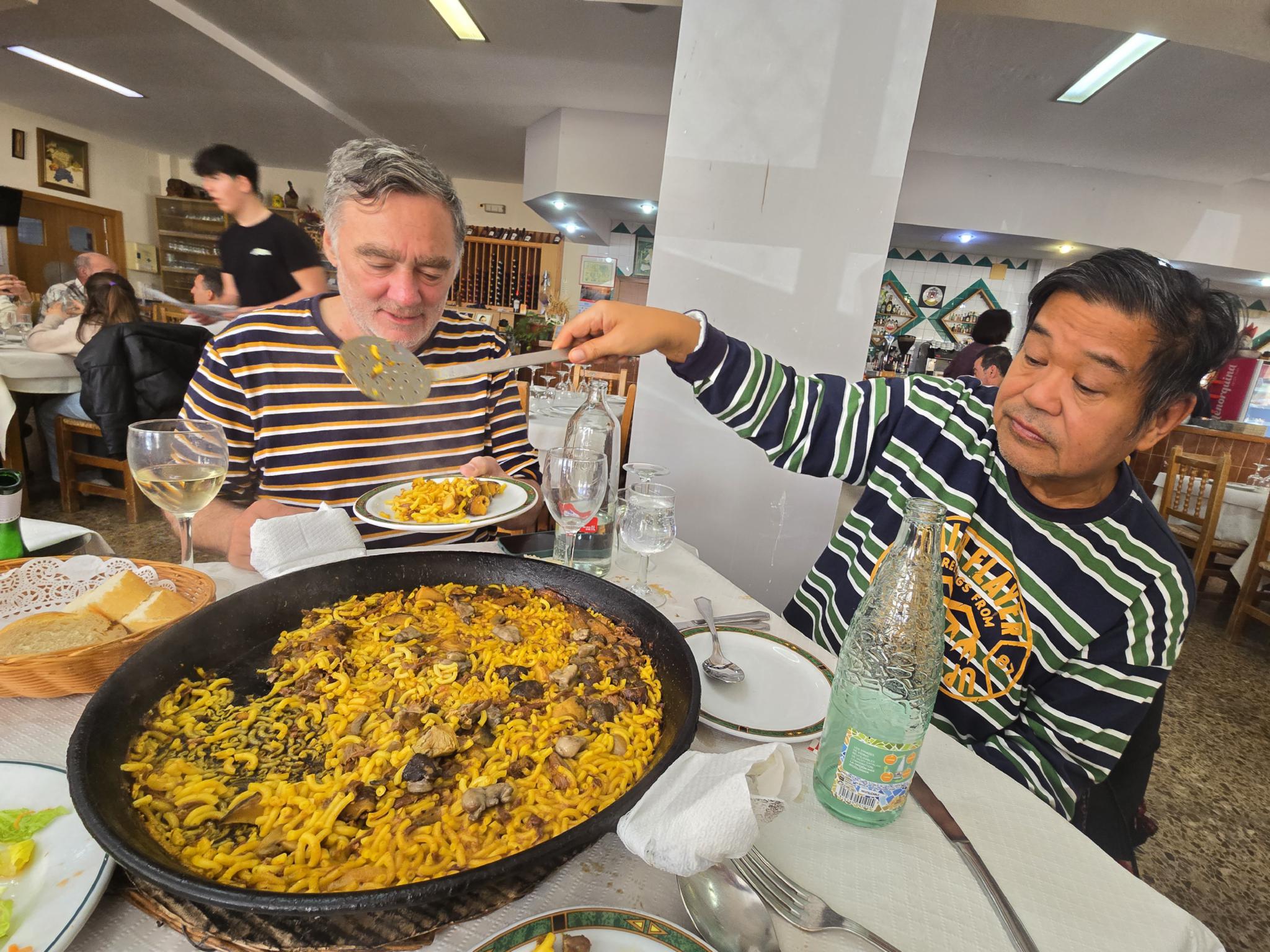 Ben dishes up the fideuà